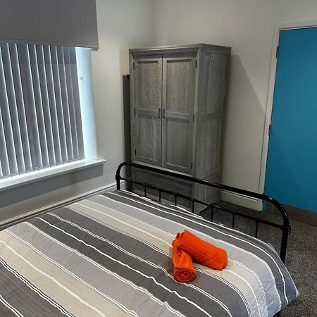 Town Centre Studio Flat Мертир-Тидвилл Экстерьер фото