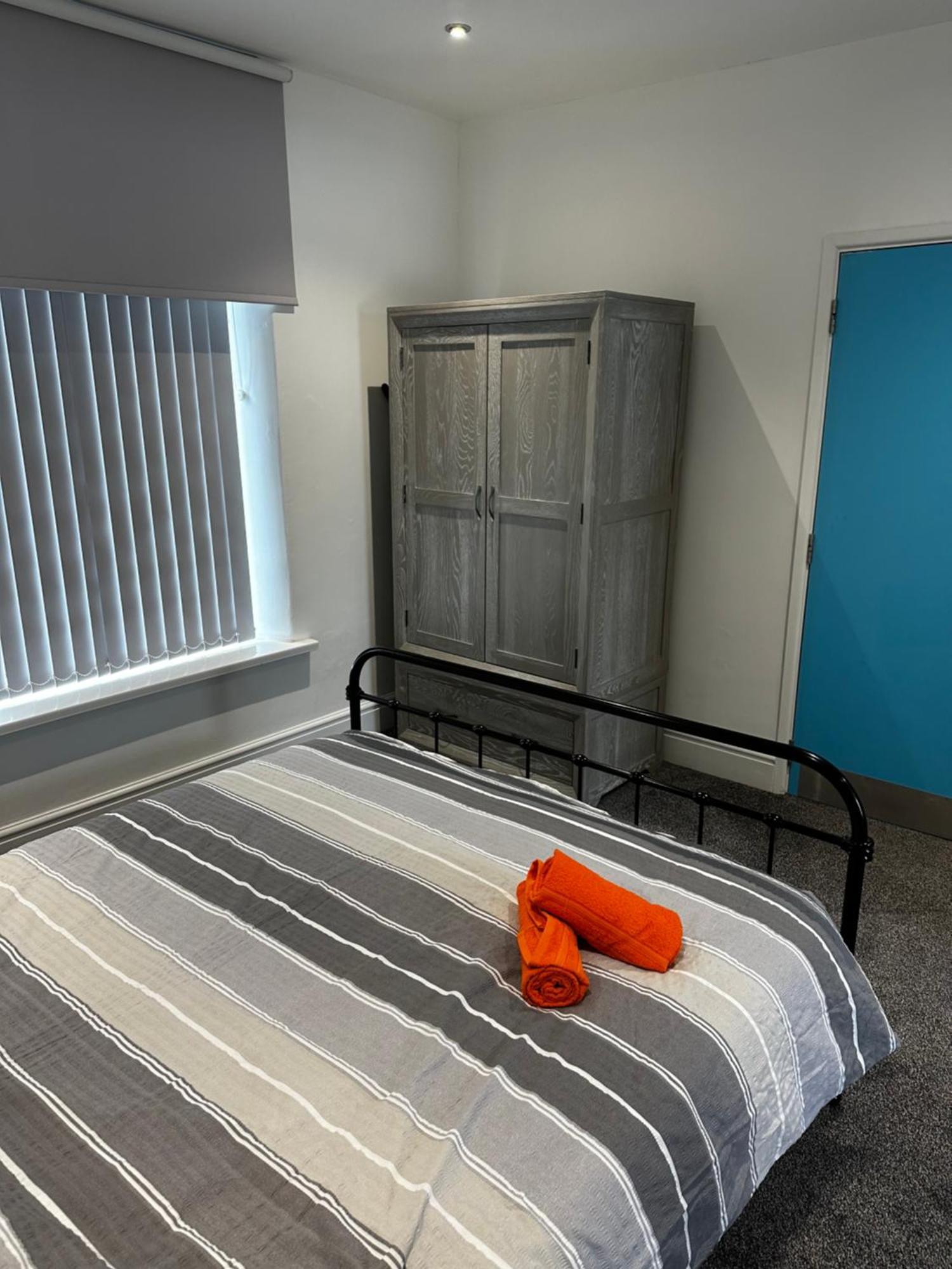 Town Centre Studio Flat Мертир-Тидвилл Экстерьер фото