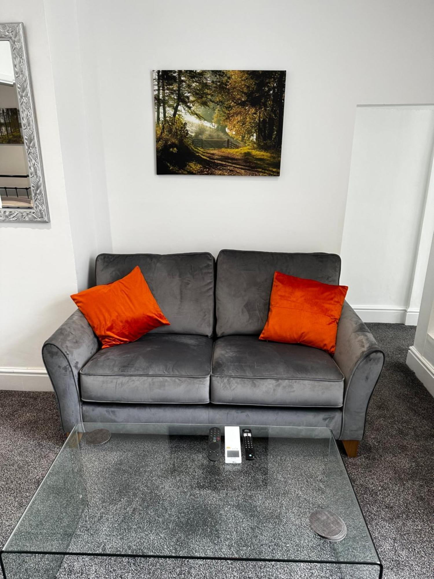 Town Centre Studio Flat Мертир-Тидвилл Экстерьер фото