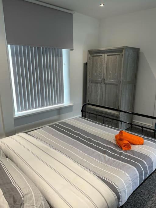 Town Centre Studio Flat Мертир-Тидвилл Экстерьер фото